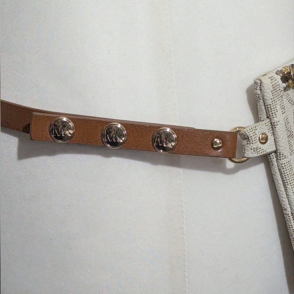 Michael Kors White Beige Logo Chain-Accent Crossbody Belt Bag - Picture 3 of 10